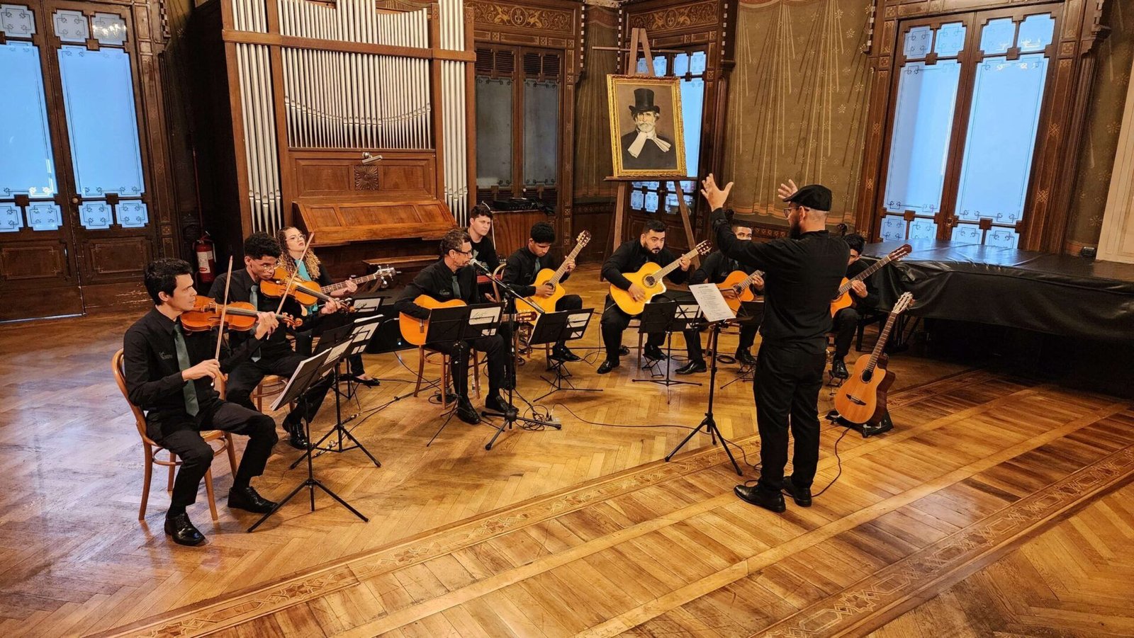 Orquestra Dedilharcos: Celebrando a Música Brasileira na Itália